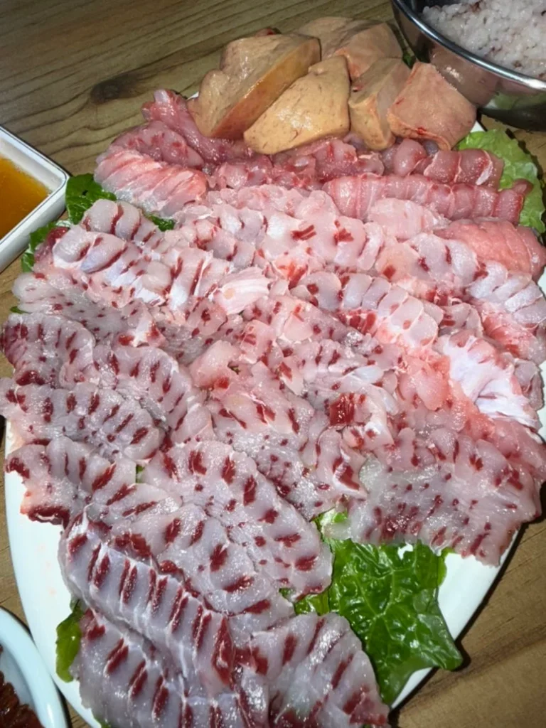 Yellow stingray hoe platter with liver cubes and perilla leaves at Doraji Sikdang Goheung